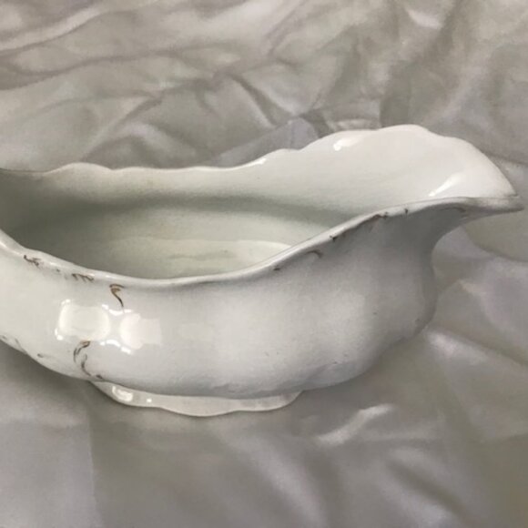 VINTAGE ALFRED MEAKING Royal Semi-Porcelain GRAVY BOAT England WHITE GOLD - Picture 2 of 4